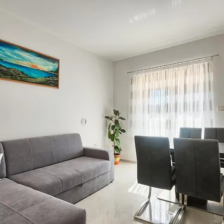 Andrea Del Mar Apartment