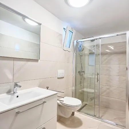 Andrea Del Mar Пула