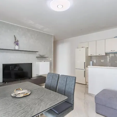 Апартаменти Andrea Del Mar Пула